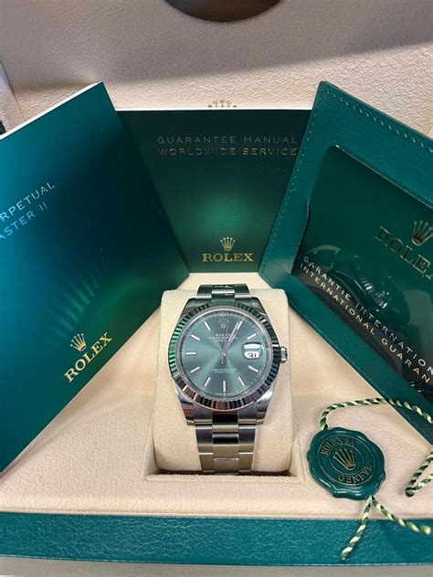 gouden rolex met groene plaat|Rolex Perpetual 41 Oystersteel .